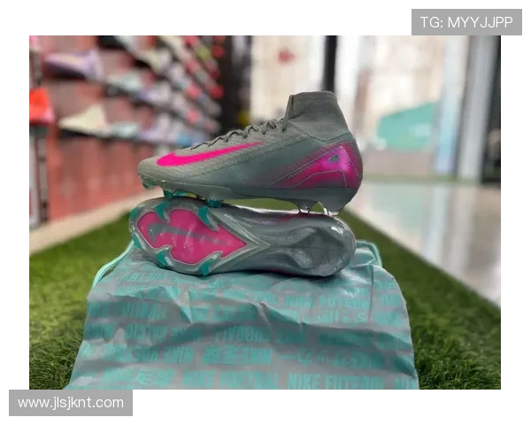 揭晓穿着暗煞足球鞋的球星身份及其在场上的表现与影响