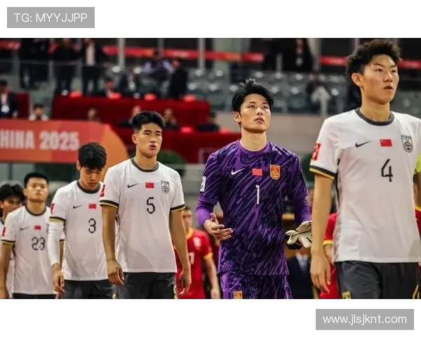 篮球巨星跨界挑战足球赛场展现惊人球技引发球迷热议