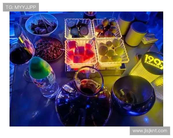 足球巨星与好友畅饮夜晚酒吧时刻曝光展现不为人知的一面