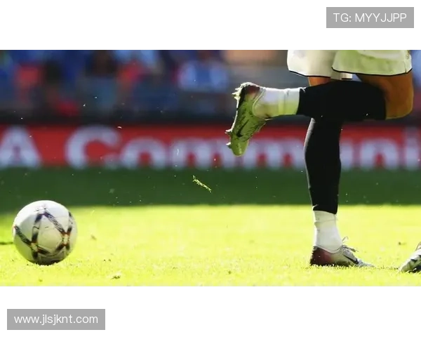 足球明星标志性动作解析及其背后隐藏的技巧与意义